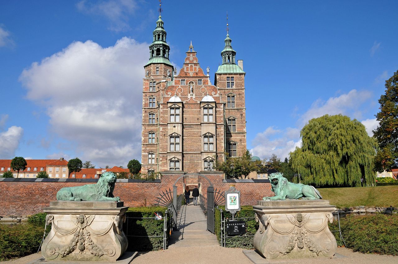 Castelo De Rosenborg Rosenborg Castle (Danish: Rosenborg Slot) Is A
