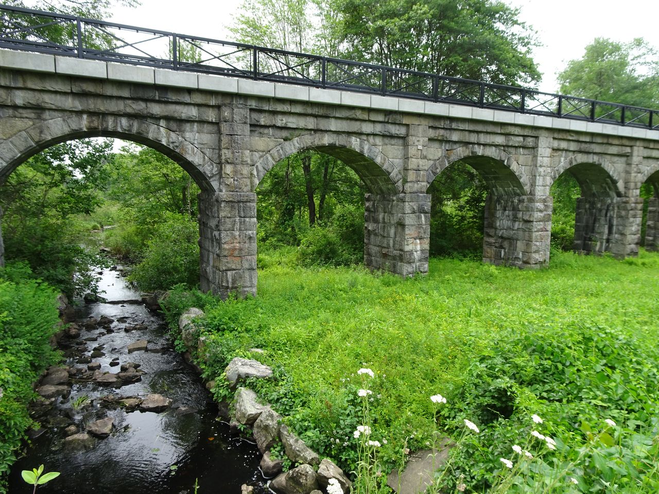 Self-guided tour of Holliston | SmartGuide