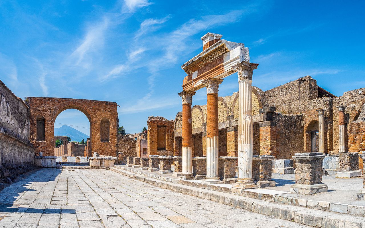 書 Pompei e i suoi abitanti Pompeii: Insula VII 4 ‒ Building history and urban development